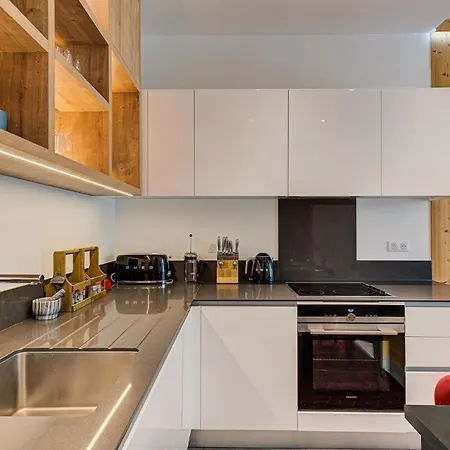 Cheserys, Alpes Travel, Les Praz Sleeps 2-4 * Σαμονί